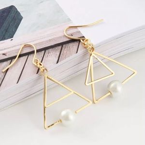 ~•New•~ Gold Dangling Triangle and Pearl Earrings